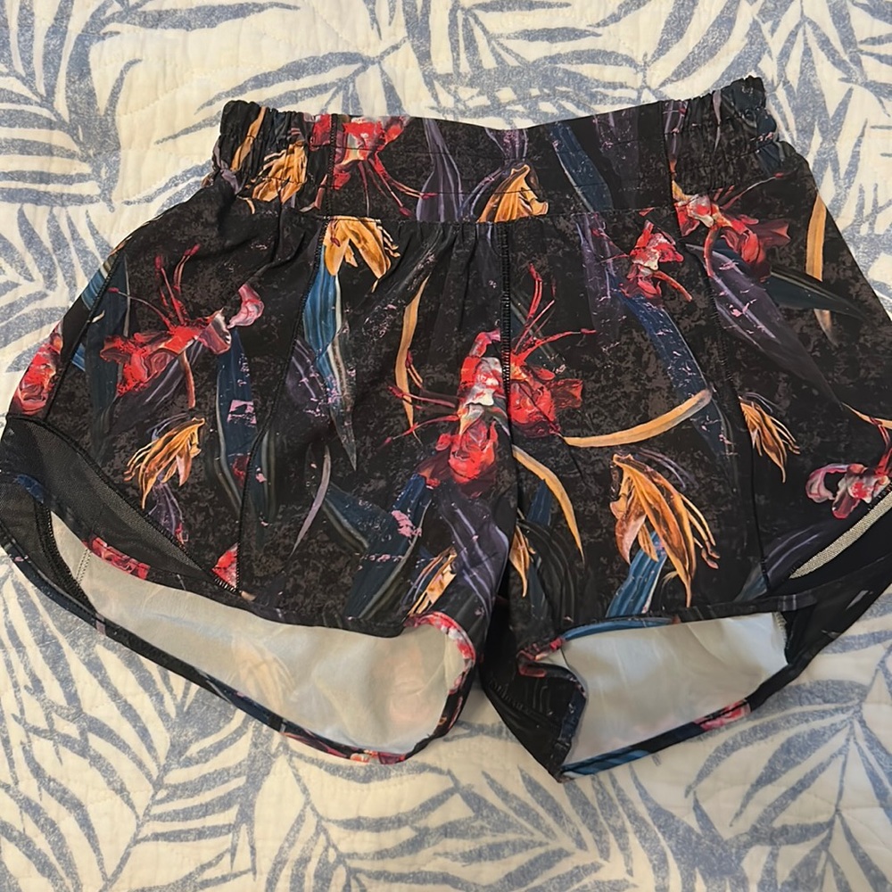 Lulu shorts size 4 new without tags never worn